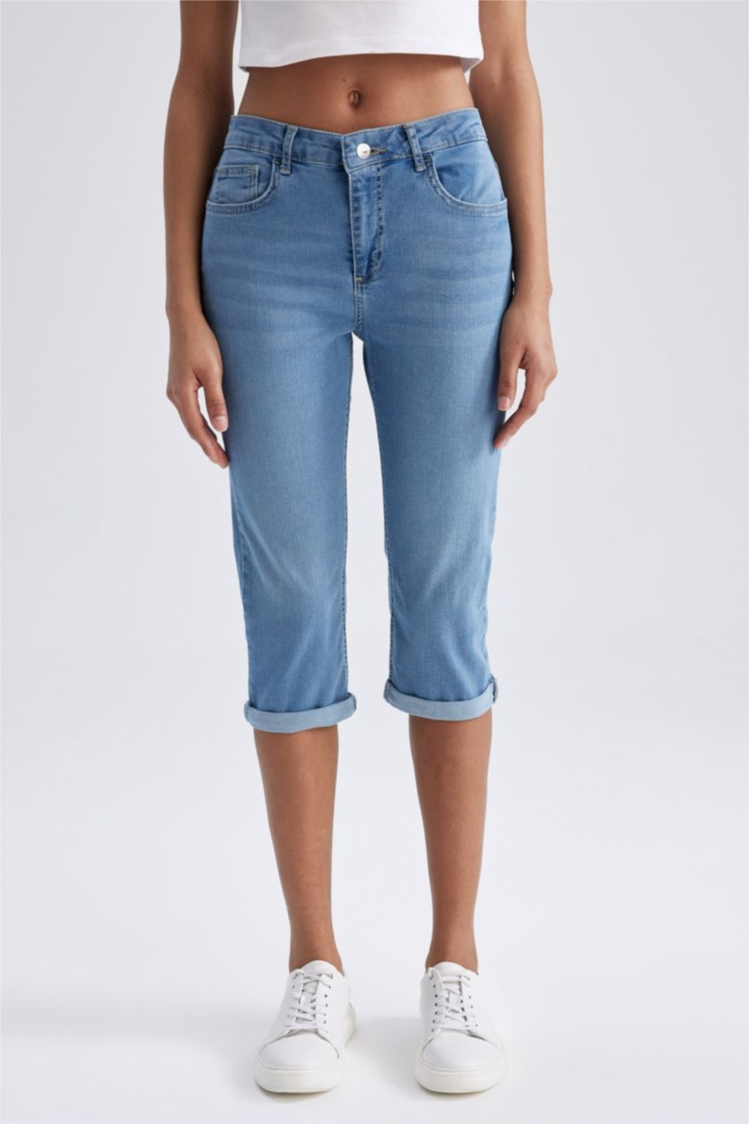 WOMAN Light Blue Normal Waist Jean Capri