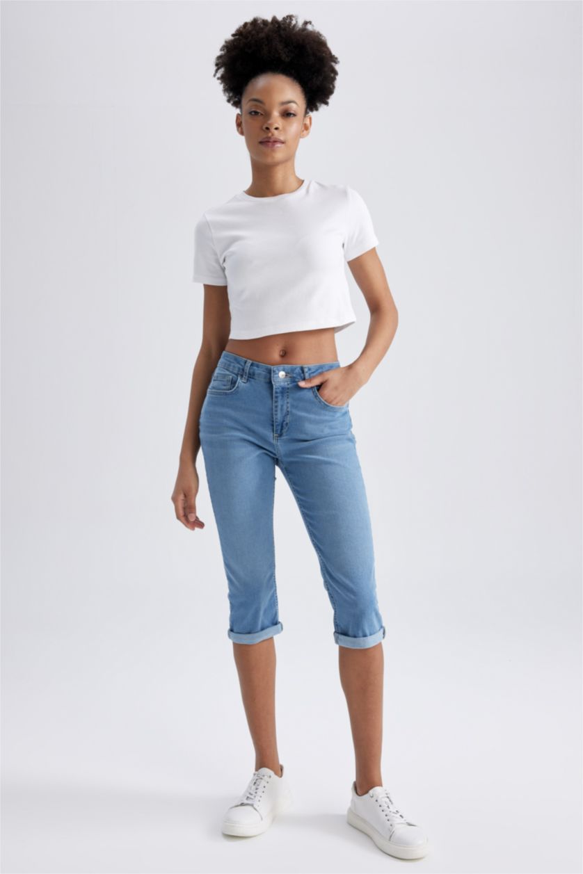 WOMAN Light Blue Normal Waist Jean Capri