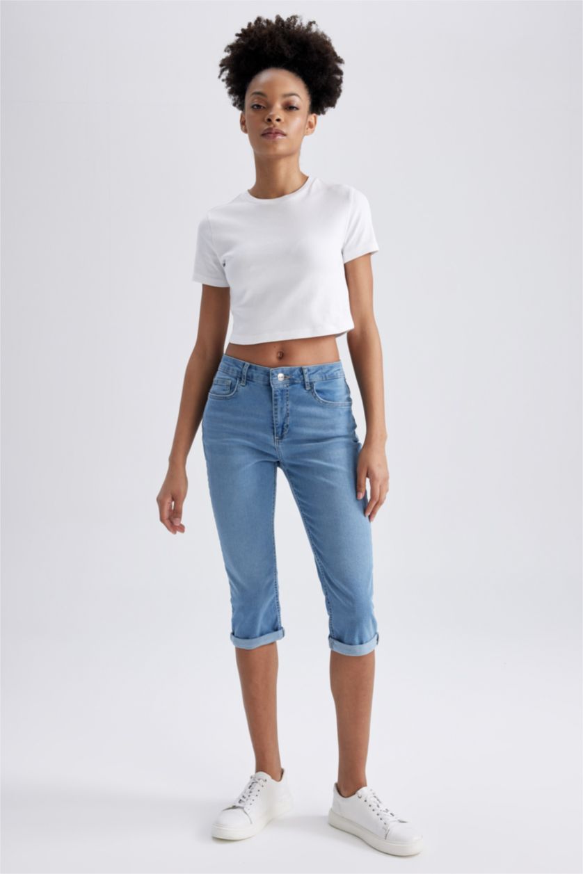 WOMAN Light Blue Normal Waist Jean Capri
