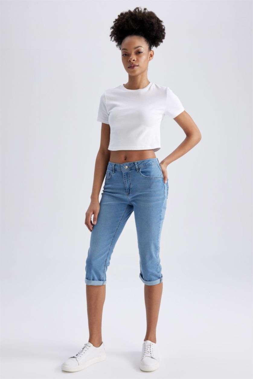 WOMAN Light Blue Normal Waist Jean Capri