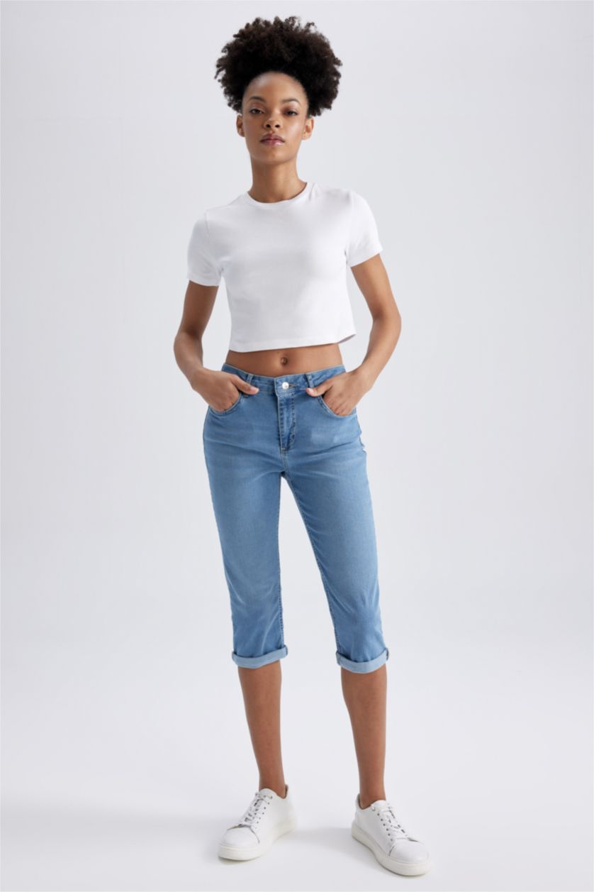 WOMAN Light Blue Normal Waist Jean Capri