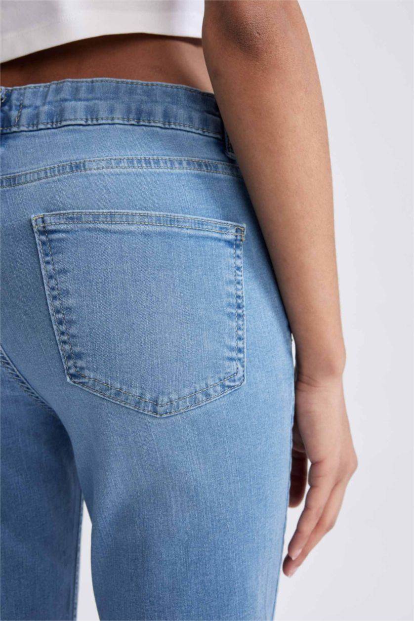 WOMAN Light Blue Normal Waist Jean Capri