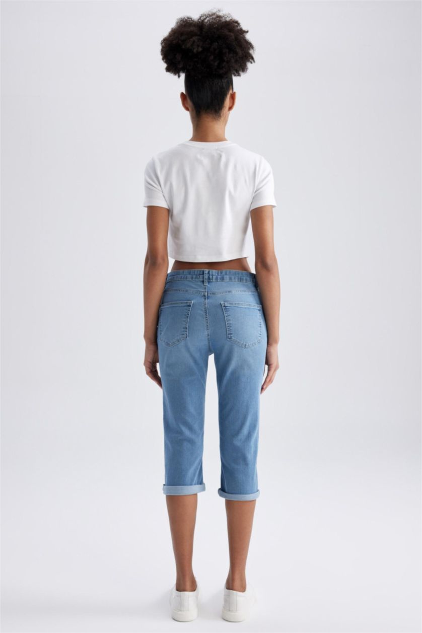 WOMAN Light Blue Normal Waist Jean Capri