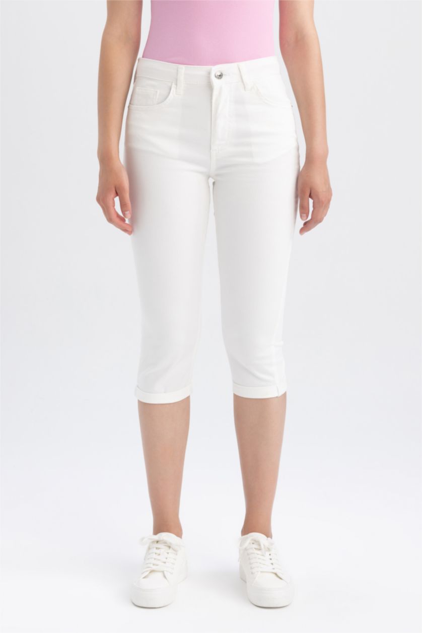 WOMAN White Capri High Waist Jean Capri
