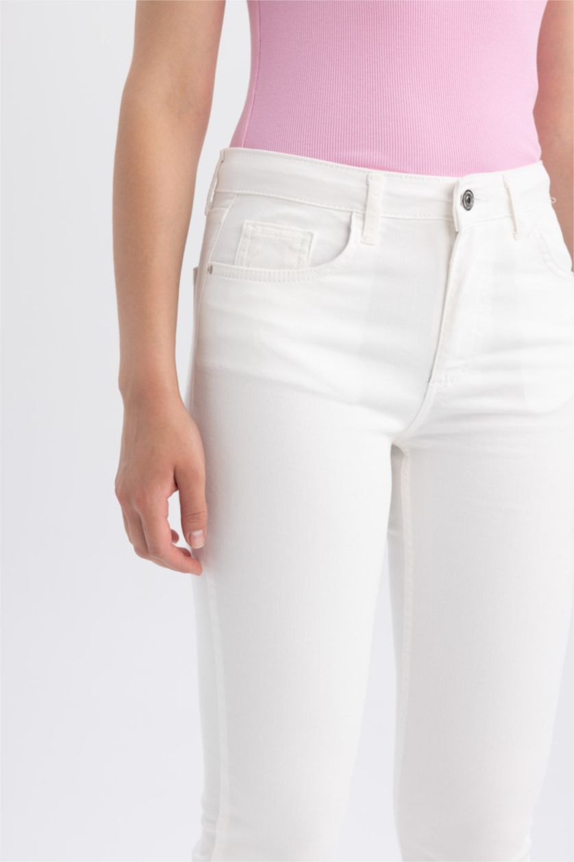 WOMAN White Capri High Waist Jean Capri