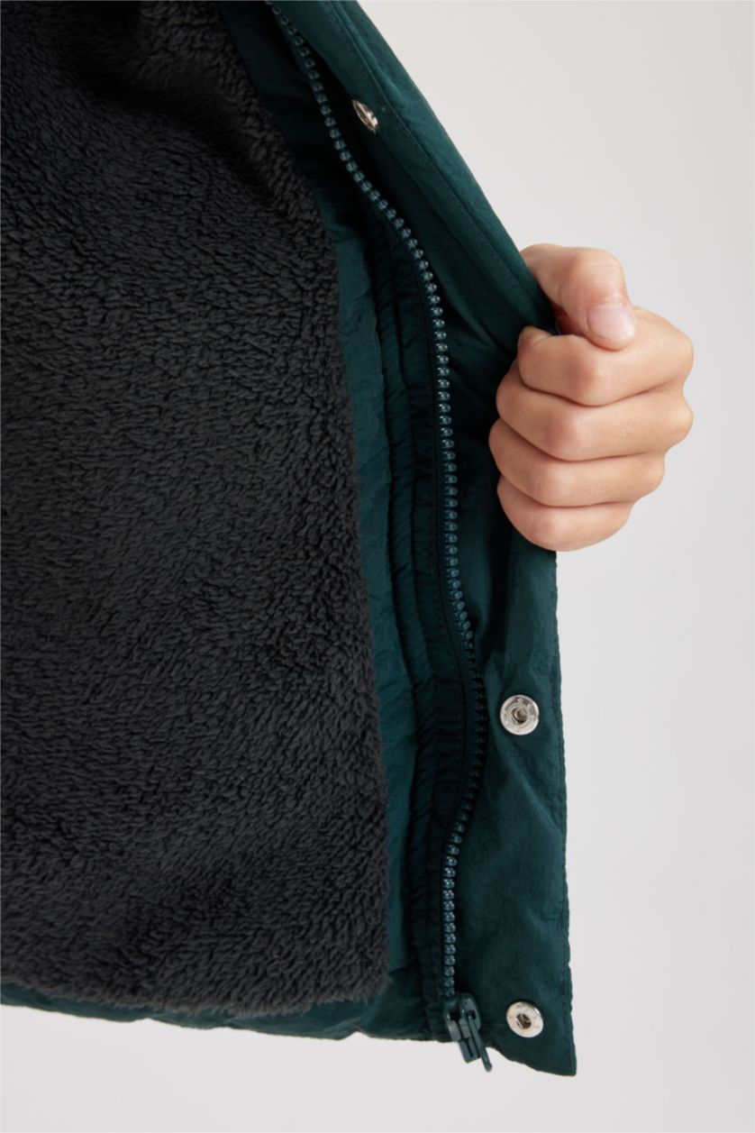 أولاد أخضر غامق بالطو اولادي بكابيشون قطيفة