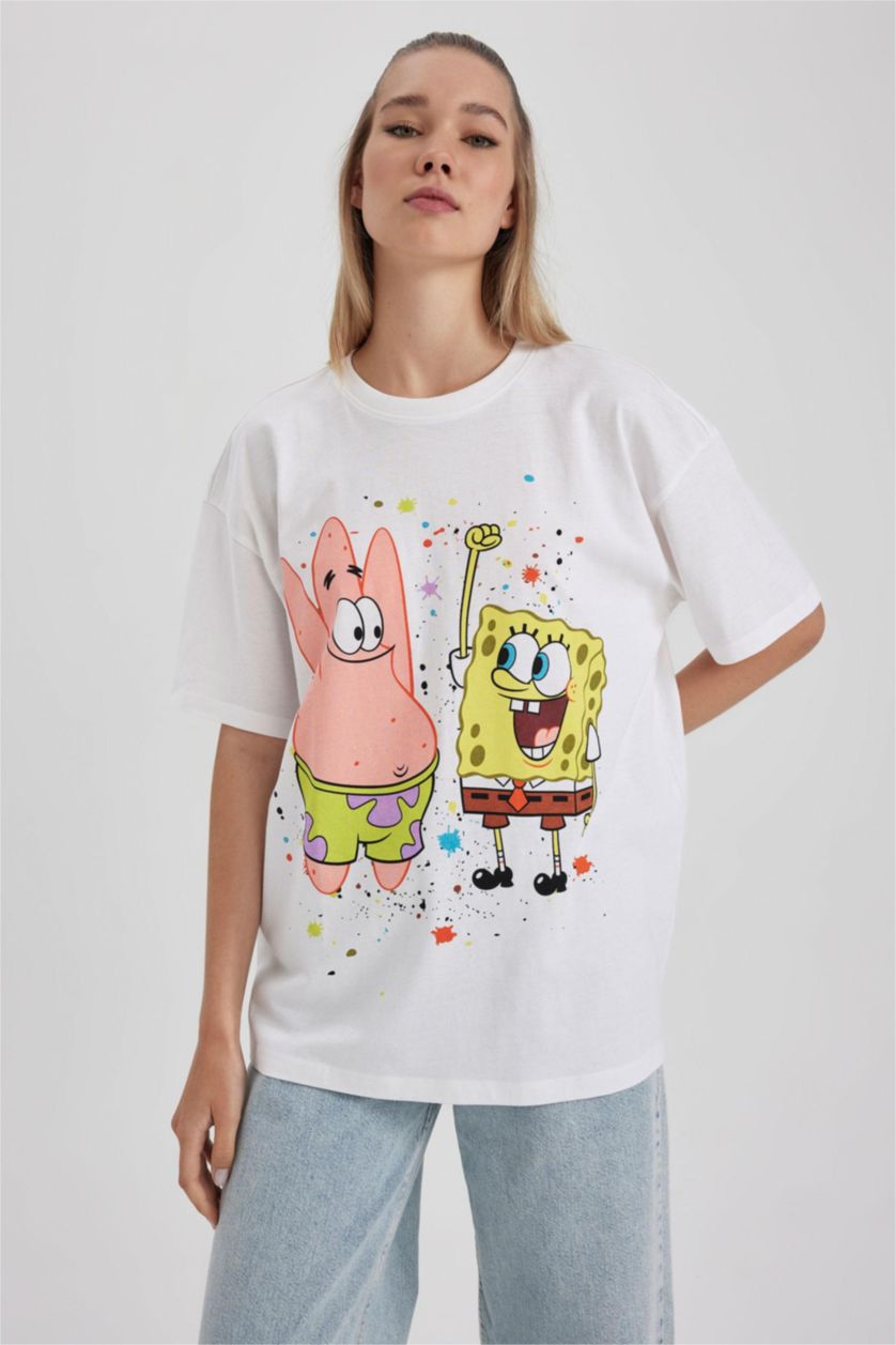 نساء اوف وايت تي شيرت أوفر سايز مطبوع من سبونج بوب
