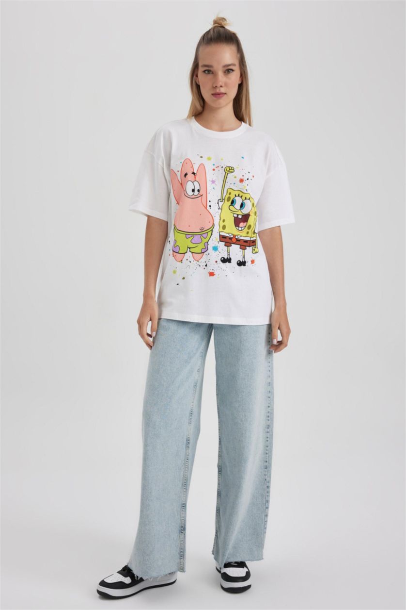 نساء اوف وايت تي شيرت أوفر سايز مطبوع من سبونج بوب