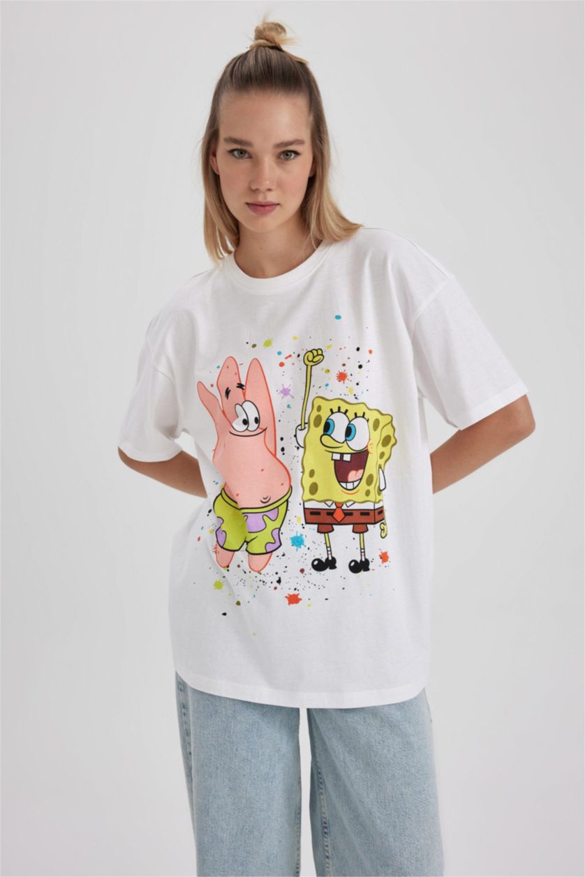 نساء اوف وايت تي شيرت أوفر سايز مطبوع من سبونج بوب