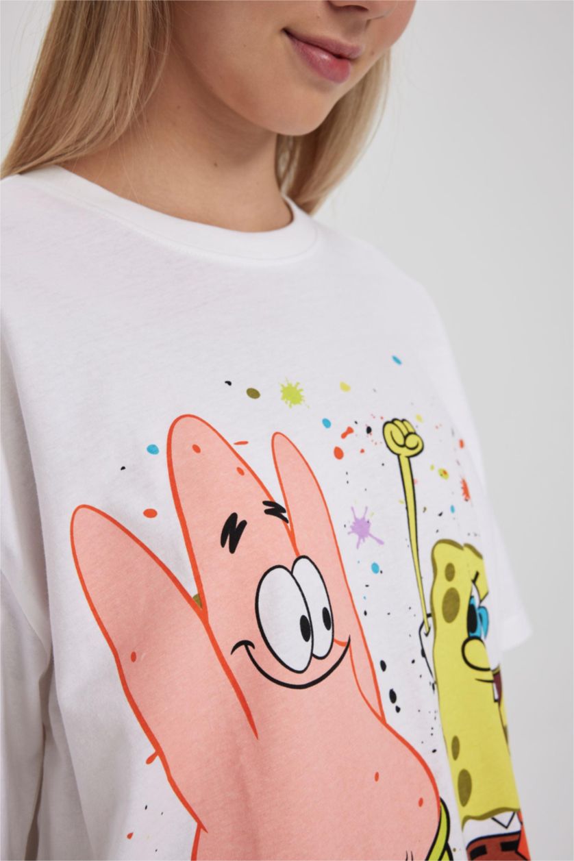 نساء اوف وايت تي شيرت أوفر سايز مطبوع من سبونج بوب