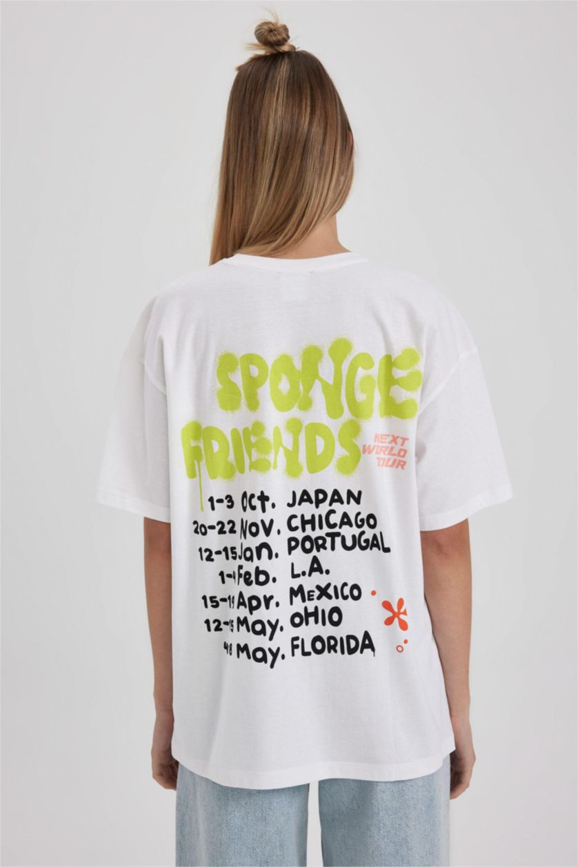 نساء اوف وايت تي شيرت أوفر سايز مطبوع من سبونج بوب