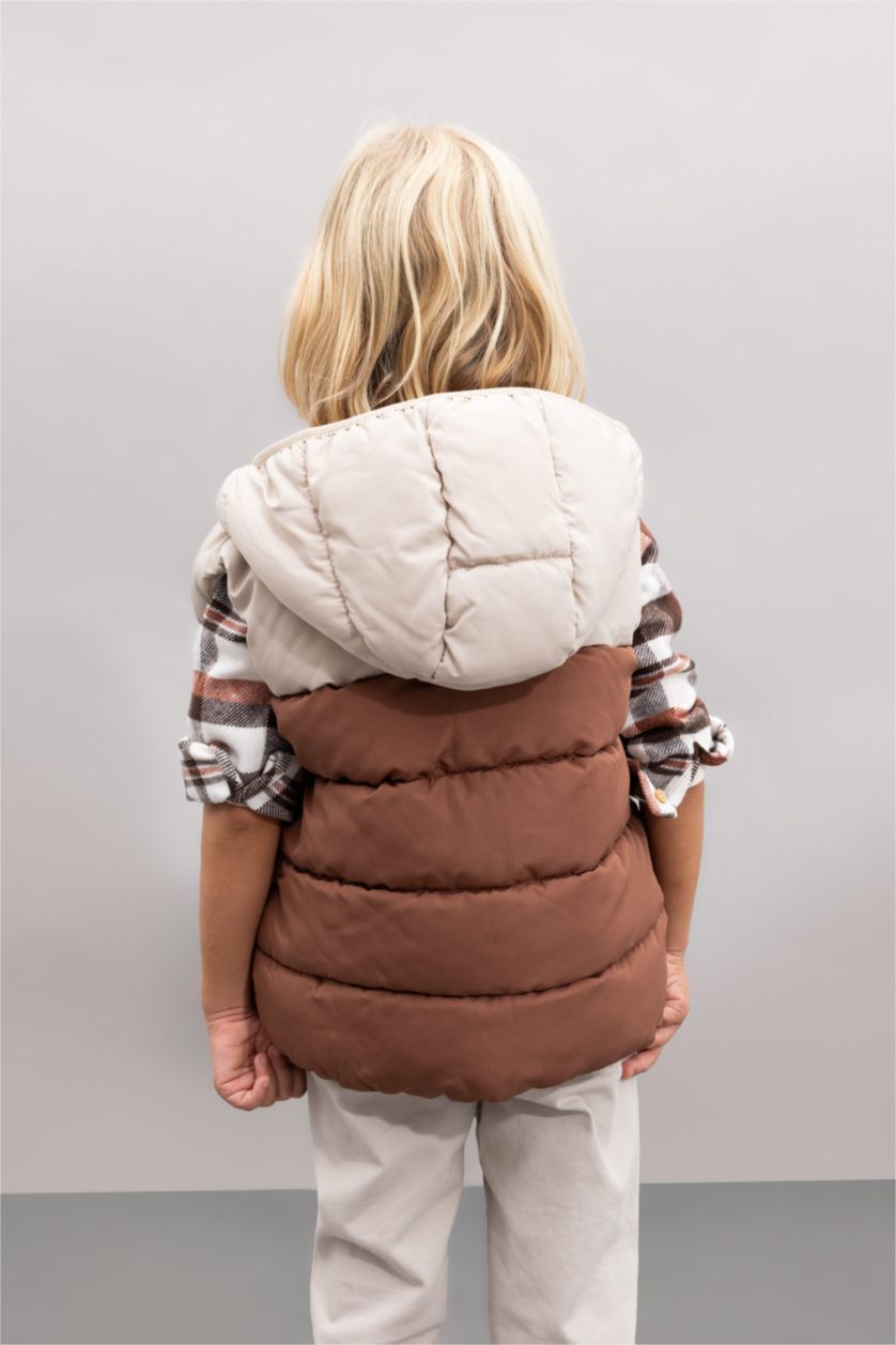 طفل صغير بني يلك نفخ ولادي مقاوم للماء ببطانة صوفية