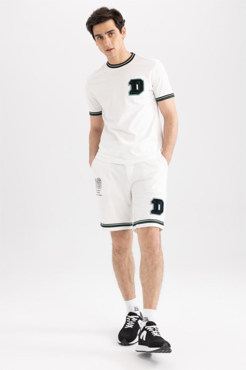 Мужчины Бежевый Шорты стандартного кроя