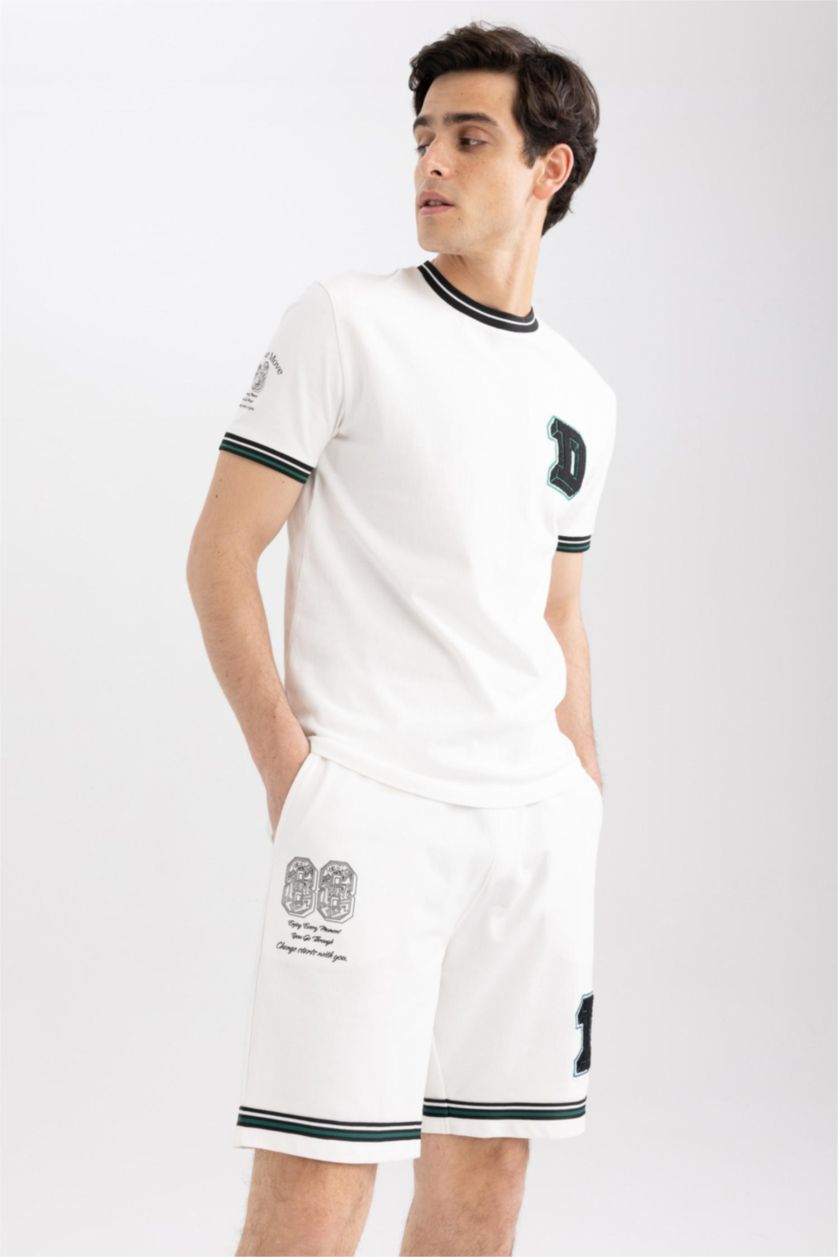 Мужчины Бежевый Шорты стандартного кроя