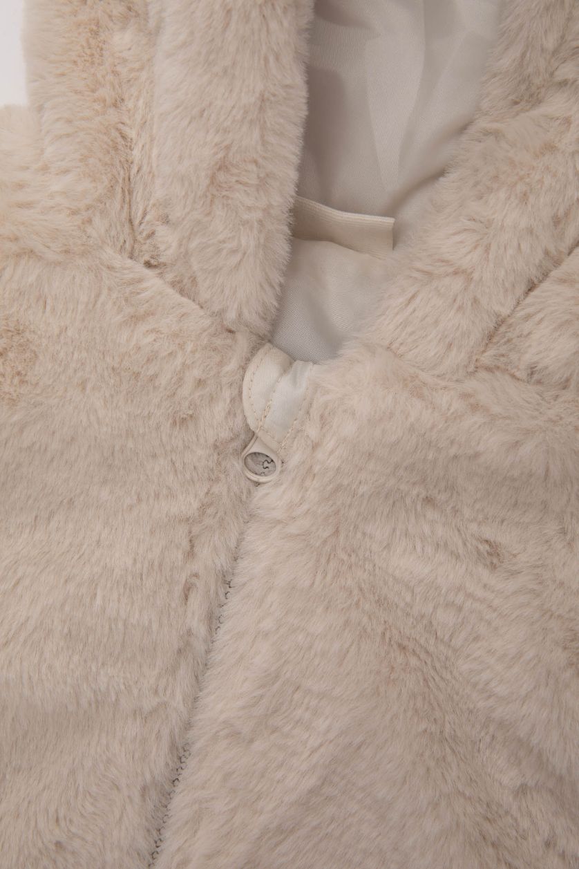 طفلة صغيرة اللون الحجري فيست بيبي بناتي فرو بكابيشون