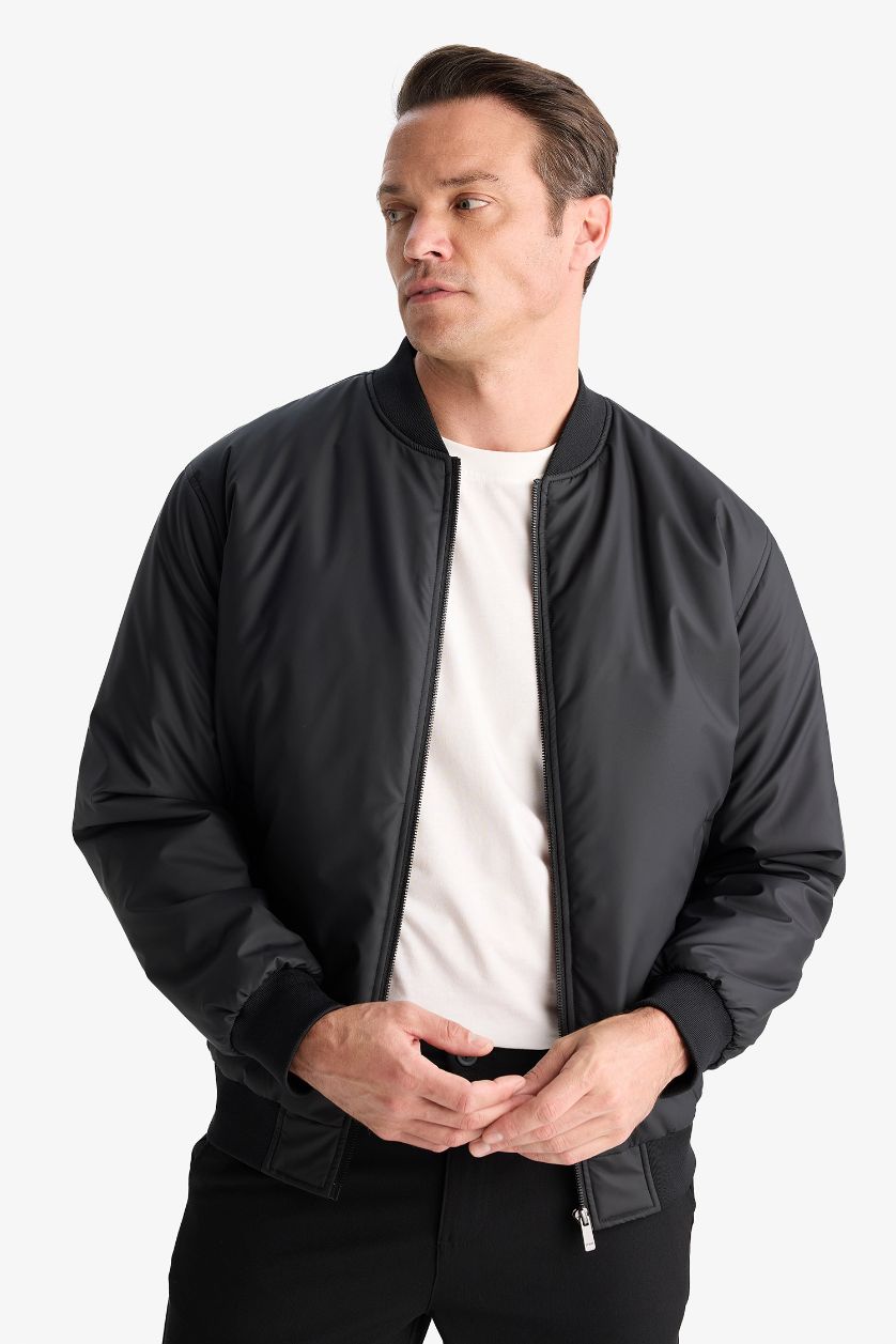 Man Black Slim Fit Puffer Jacket