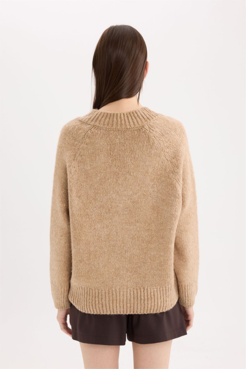 Woman Beige Oversize Fit V-Neck Knitwear Pullover