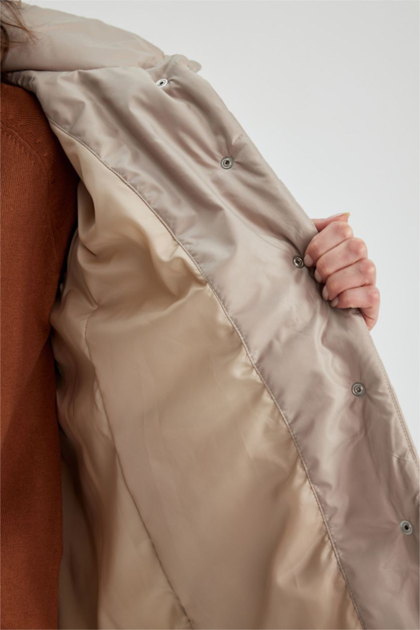 نساء اللون الرملي جاكيت بقصة عادية بياقة واقفة وتر بروف