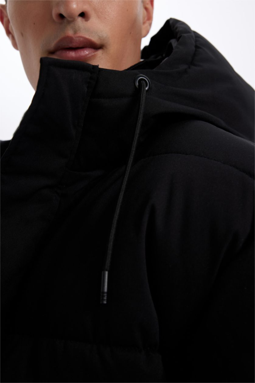 Man Black Slim Fit Hooded Zippered Double Pocket Puffer Jacket