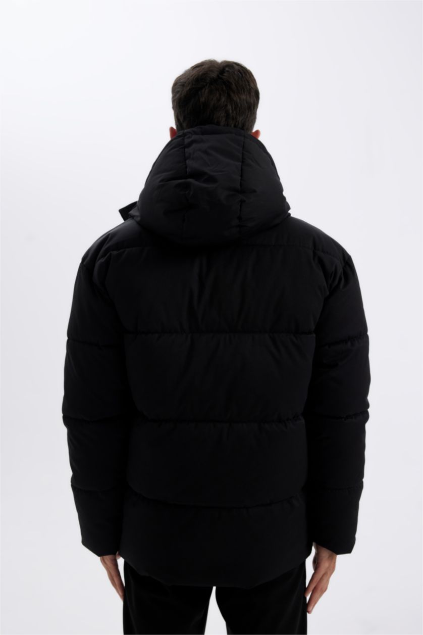Man Black Slim Fit Hooded Zippered Double Pocket Puffer Jacket