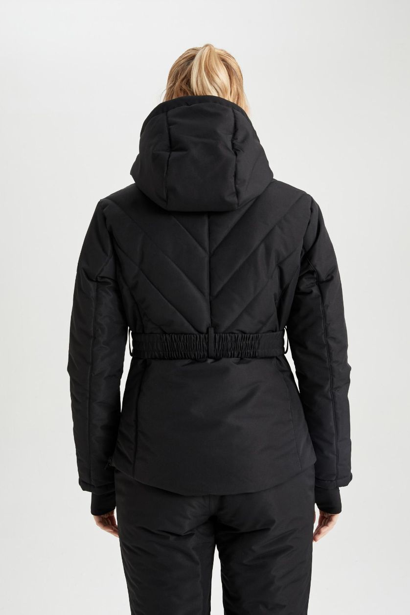 حريمي أسود جاكيت ثلج سليم فيت بكابيشون ببطانة صوفية من DeFactoFit