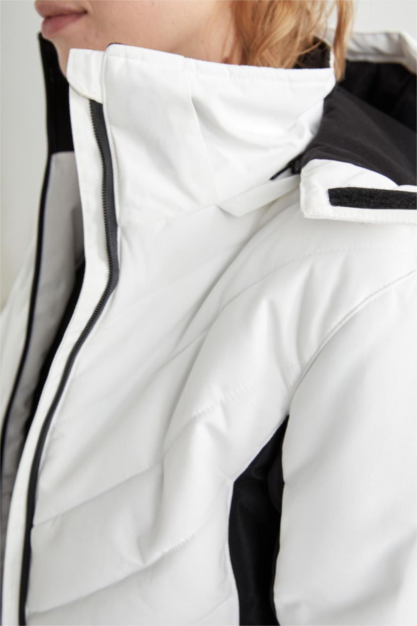 Woman White DeFactoFit Water Repellent Slim Fit Hooded Fleece Lined Ski Jacket