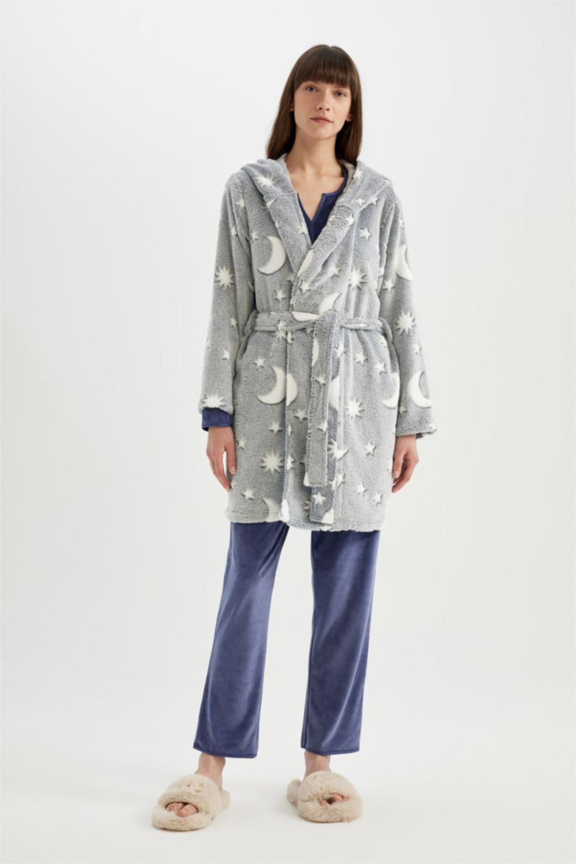 حريمي رمادي فاتح روب نوم قصة عادية من Fall in Love