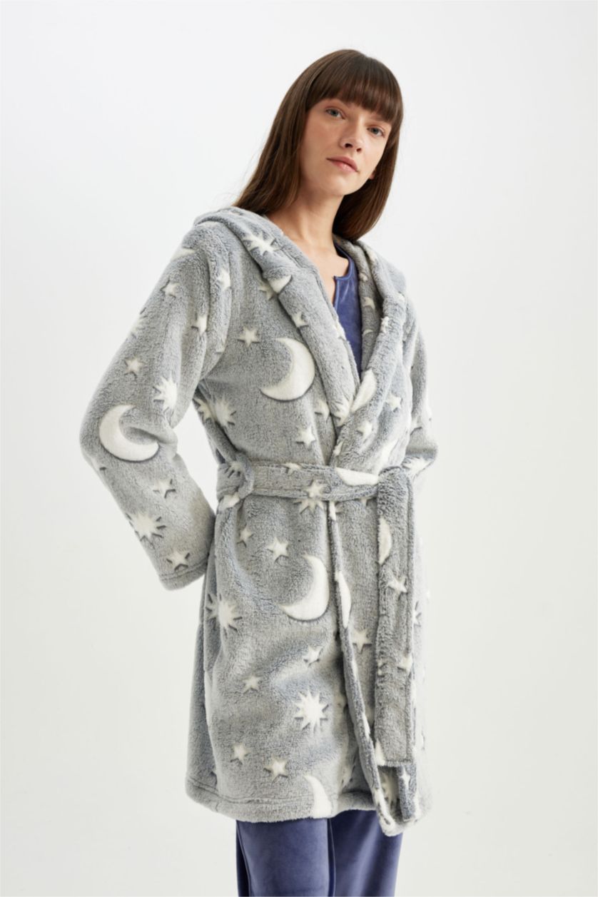 حريمي رمادي فاتح روب نوم قصة عادية من Fall in Love