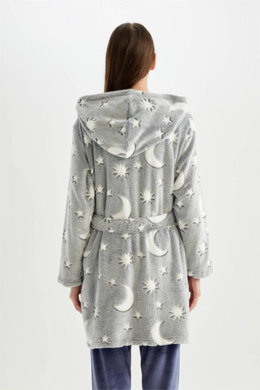 حريمي رمادي فاتح روب نوم قصة عادية من Fall in Love