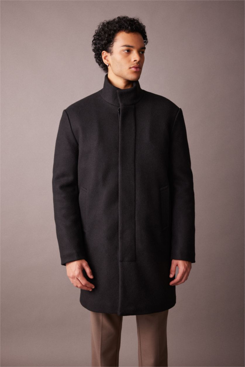 Erkek Siyah Erkek Siyah Regular Fit Dik Yaka Düğmeli Cepli Kaşe Kaban Parka