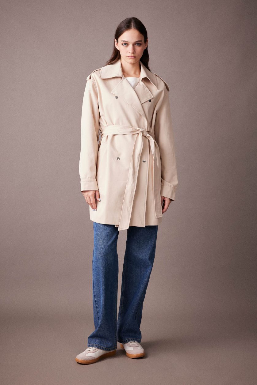 Kadın Kum Su Geçirmez Trençkot Oversize Geniş Kalıp Kruvaze Yaka Düğmeli Kemerli Cepli Apoletli Kuşaklı