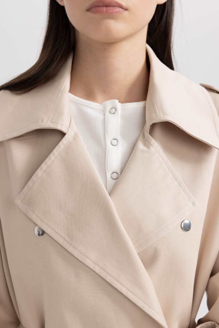 Kadın Kum Su Geçirmez Trençkot Oversize Geniş Kalıp Kruvaze Yaka Düğmeli Kemerli Cepli Apoletli Kuşaklı