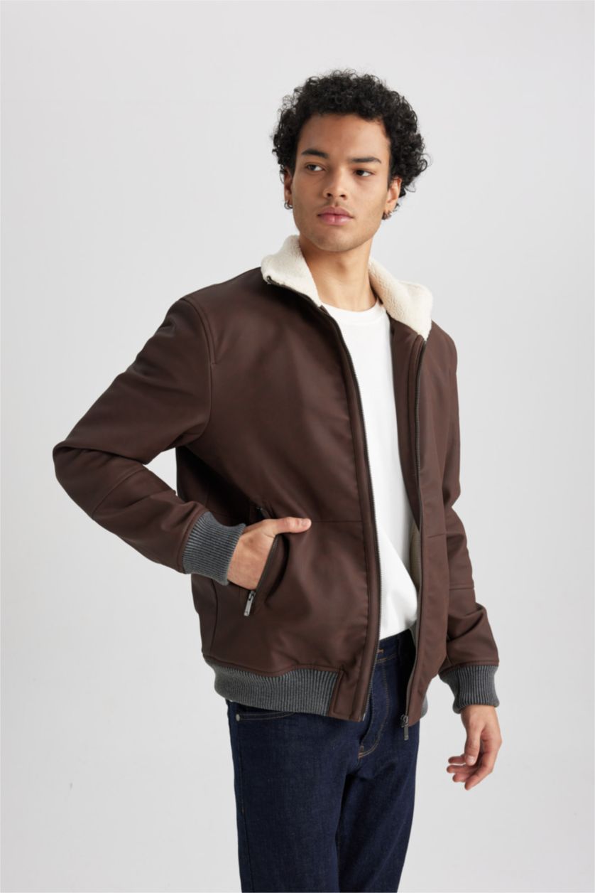 رجال بني قمصلة جلد صناعي سليم فيت بياقة عالية من القطيفة