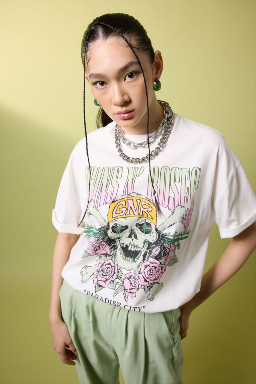 Kadın Kırık Beyaz Oversıze Kısa Kollu Tişört