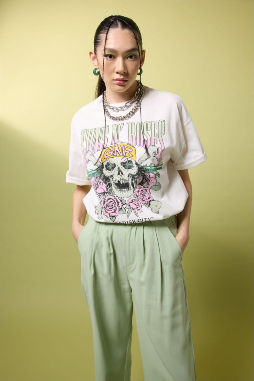 Kadın Kırık Beyaz Oversıze Kısa Kollu Tişört