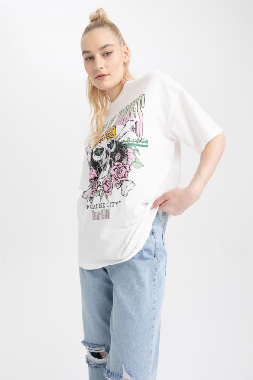 Kadın Kırık Beyaz Oversıze Kısa Kollu Tişört