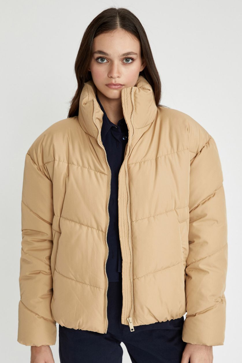 Kadın Bej Su Geçirmez Şişme Mont Oversize Geniş Kalıp Dik Yaka Fermuarlı Cepli Kapitoneli