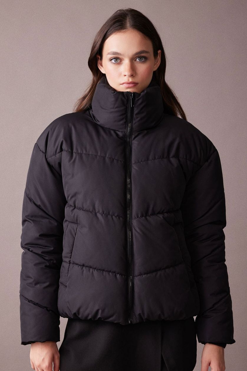 Kadın Siyah Su İtici Şişme Mont Oversize Geniş Kalıp Dik Yaka Fermuarlı Cepli Kapitoneli