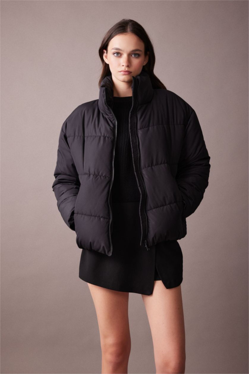 Kadın Siyah Su İtici Şişme Mont Oversize Geniş Kalıp Dik Yaka Fermuarlı Cepli Kapitoneli