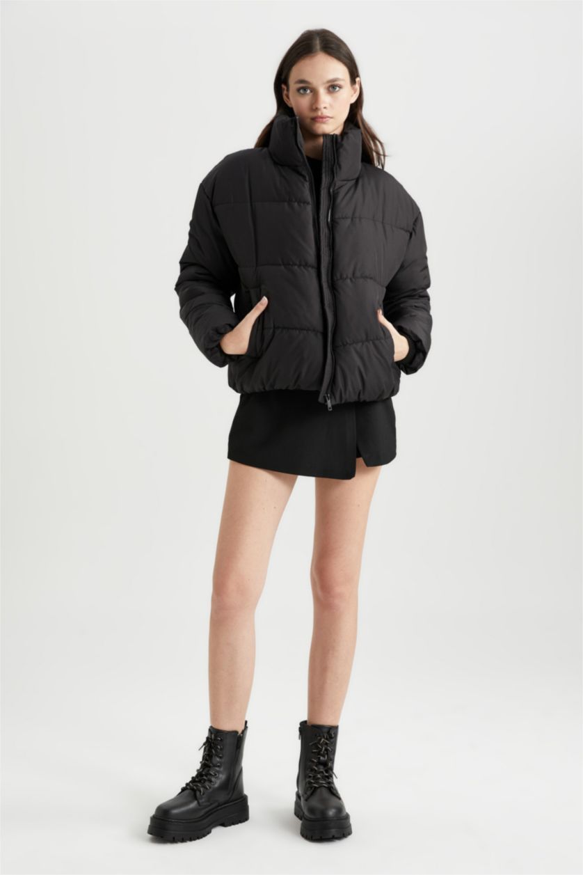 Kadın Siyah Su İtici Şişme Mont Oversize Geniş Kalıp Dik Yaka Fermuarlı Cepli Kapitoneli