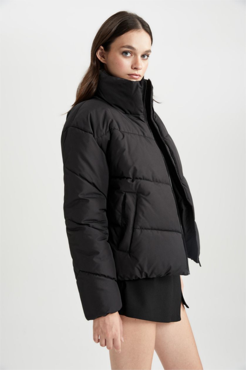 Kadın Siyah Su İtici Şişme Mont Oversize Geniş Kalıp Dik Yaka Fermuarlı Cepli Kapitoneli