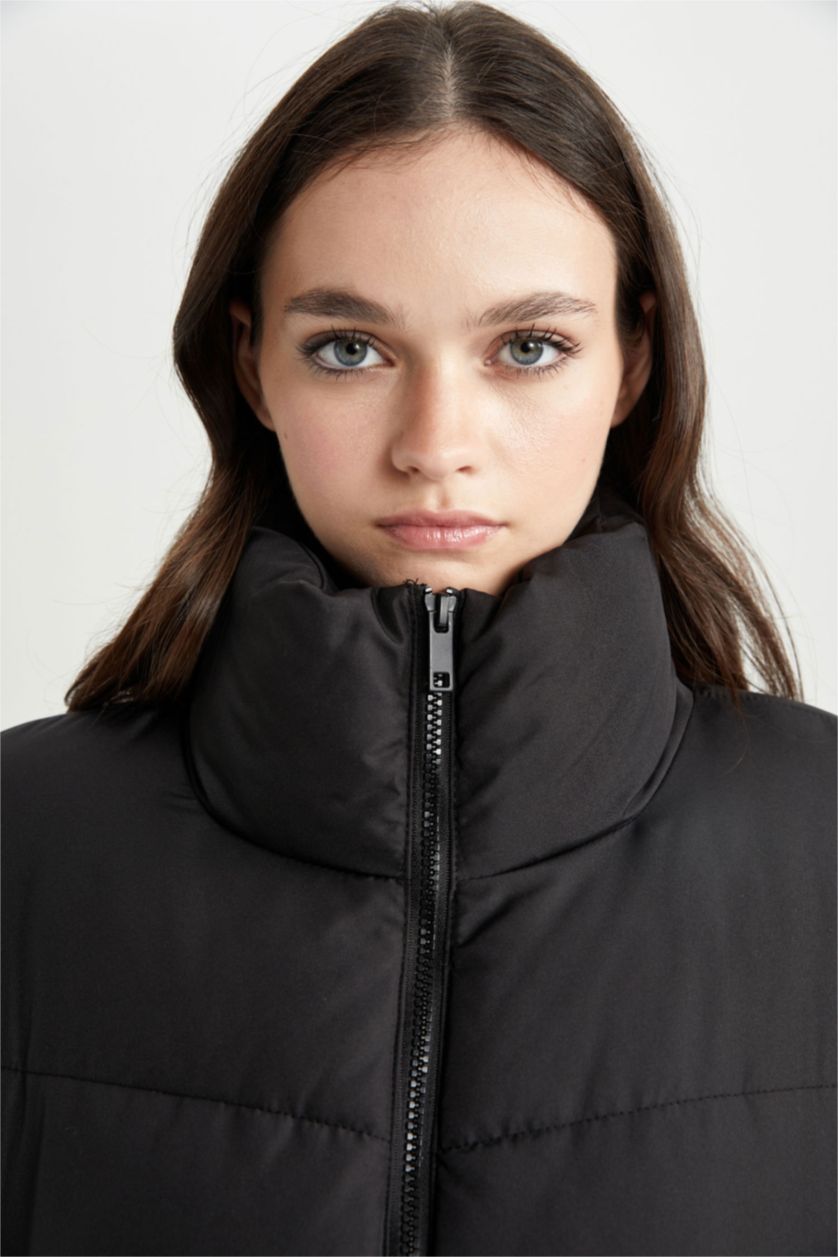 Kadın Siyah Su İtici Şişme Mont Oversize Geniş Kalıp Dik Yaka Fermuarlı Cepli Kapitoneli