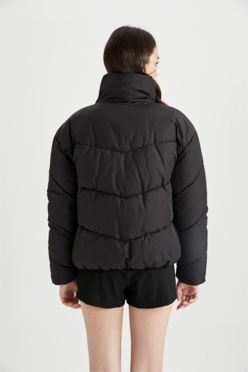 Kadın Siyah Su İtici Şişme Mont Oversize Geniş Kalıp Dik Yaka Fermuarlı Cepli Kapitoneli