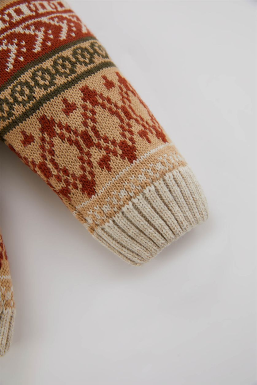 طفل صغير بيج جاكيت صوف تريكو ولادي قصة عادية