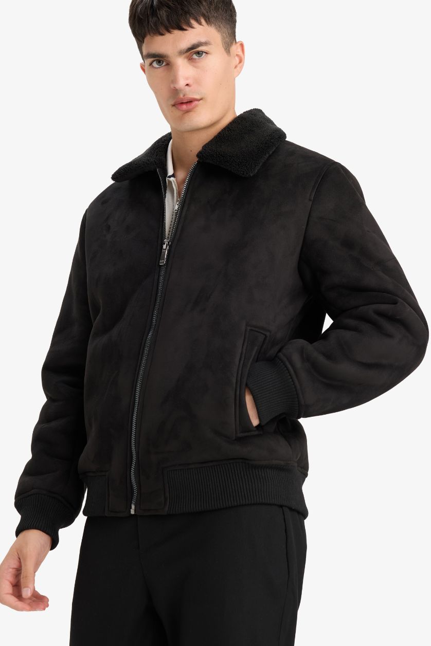 Erkek Siyah Slim Fit Dar Kesim Kürklü Polo Yaka Astarlı Fermuarlı Cepli Süet Mont