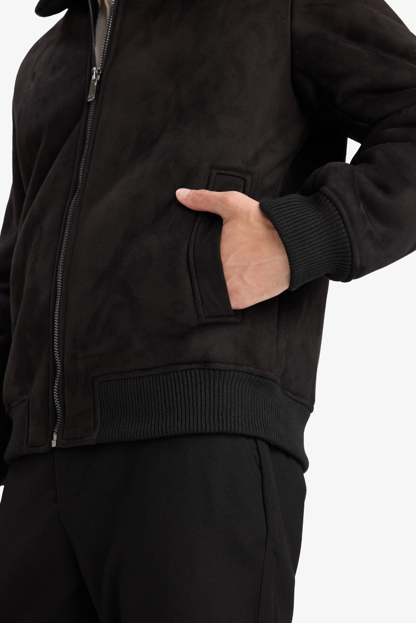 Erkek Siyah Slim Fit Dar Kesim Kürklü Polo Yaka Astarlı Fermuarlı Cepli Süet Mont