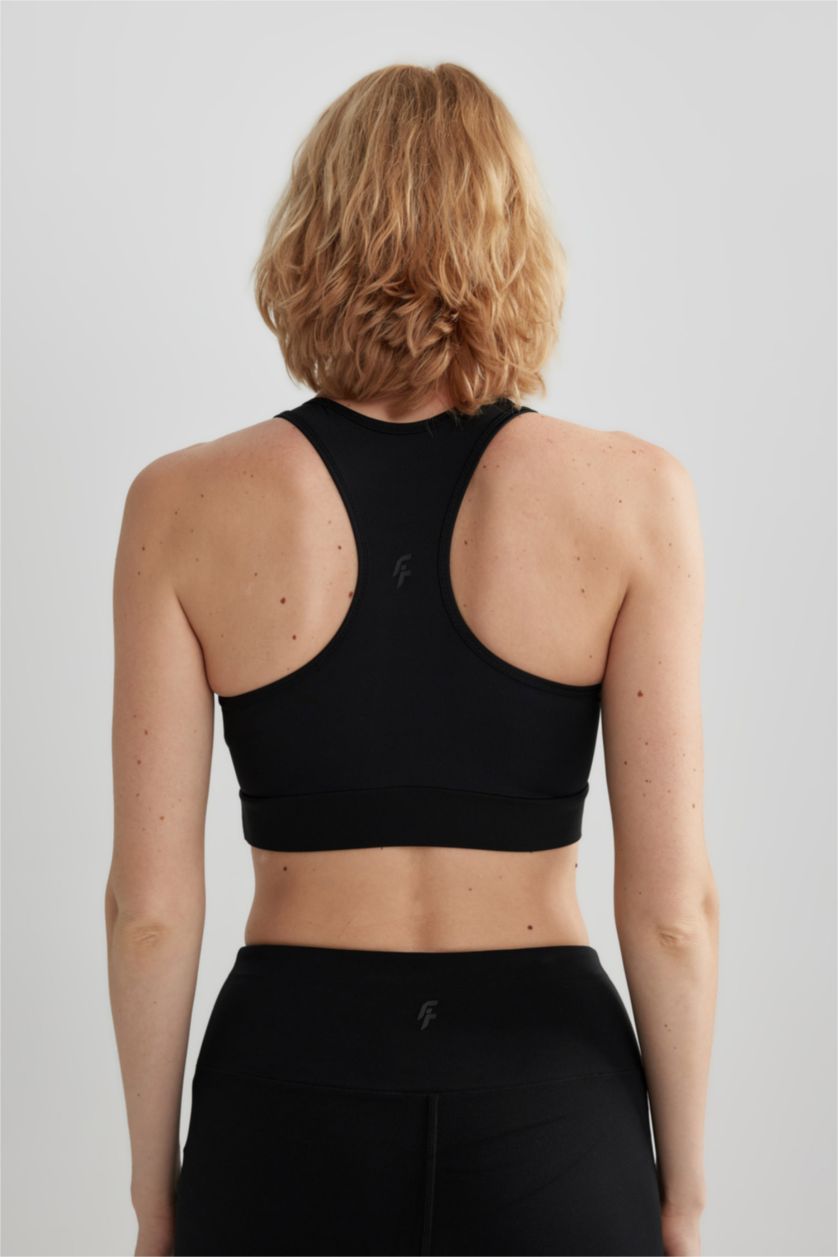 حريمي أسود برا بطبعة شعار برقبة مستديرة