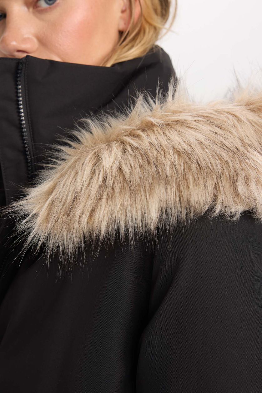 Kadın Siyah Su Geçirmez Şişme Mont Parka Oversize Geniş Kalıp Çıkarılabilir Suni Kürk Kapüşonlu Fermuarlı Çıtçıtlı Cepli