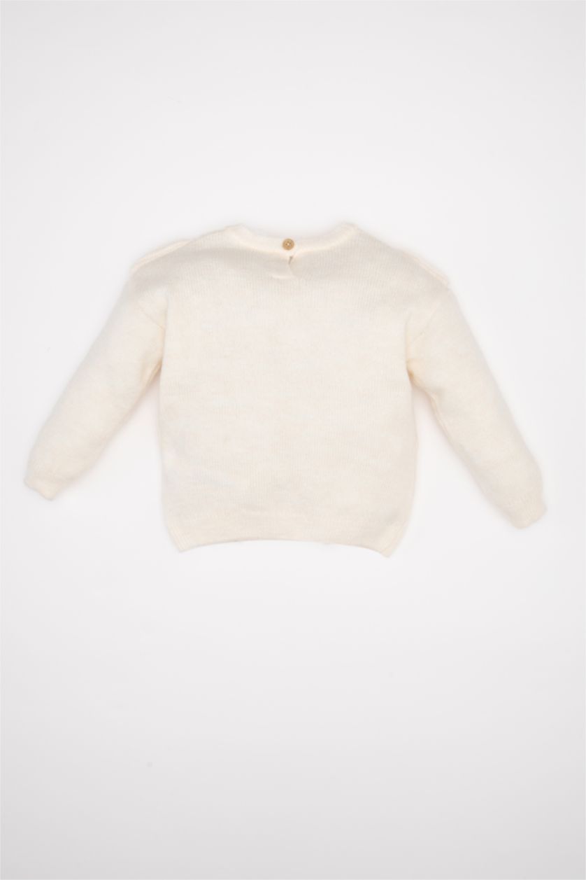 طفلة صغيرة بيج فاتح بلوفر تريكو بناتي قصة عادية برقبة مستديرة