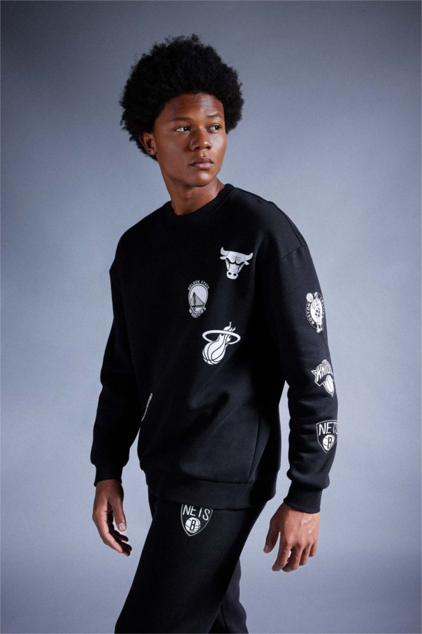 MAN Black Comfort Fit NBA Licensed Long Sleeve Sweatshirt